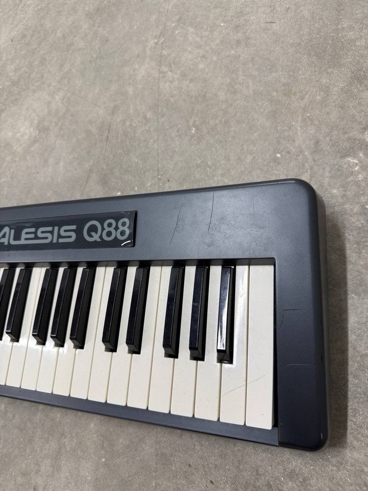 Alesis Q88 USB/MIDI Keyboard Controller 88 Keys