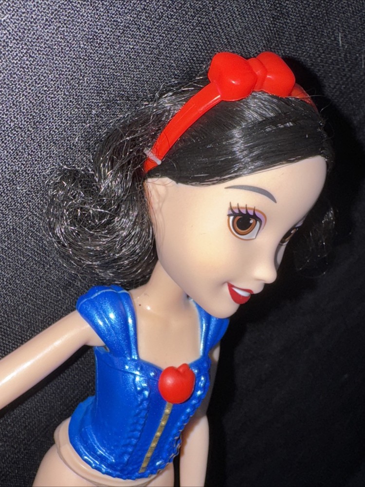 2016 Hasbro Snow White Replacement Doll for Stir N Bake Kitchen Playset