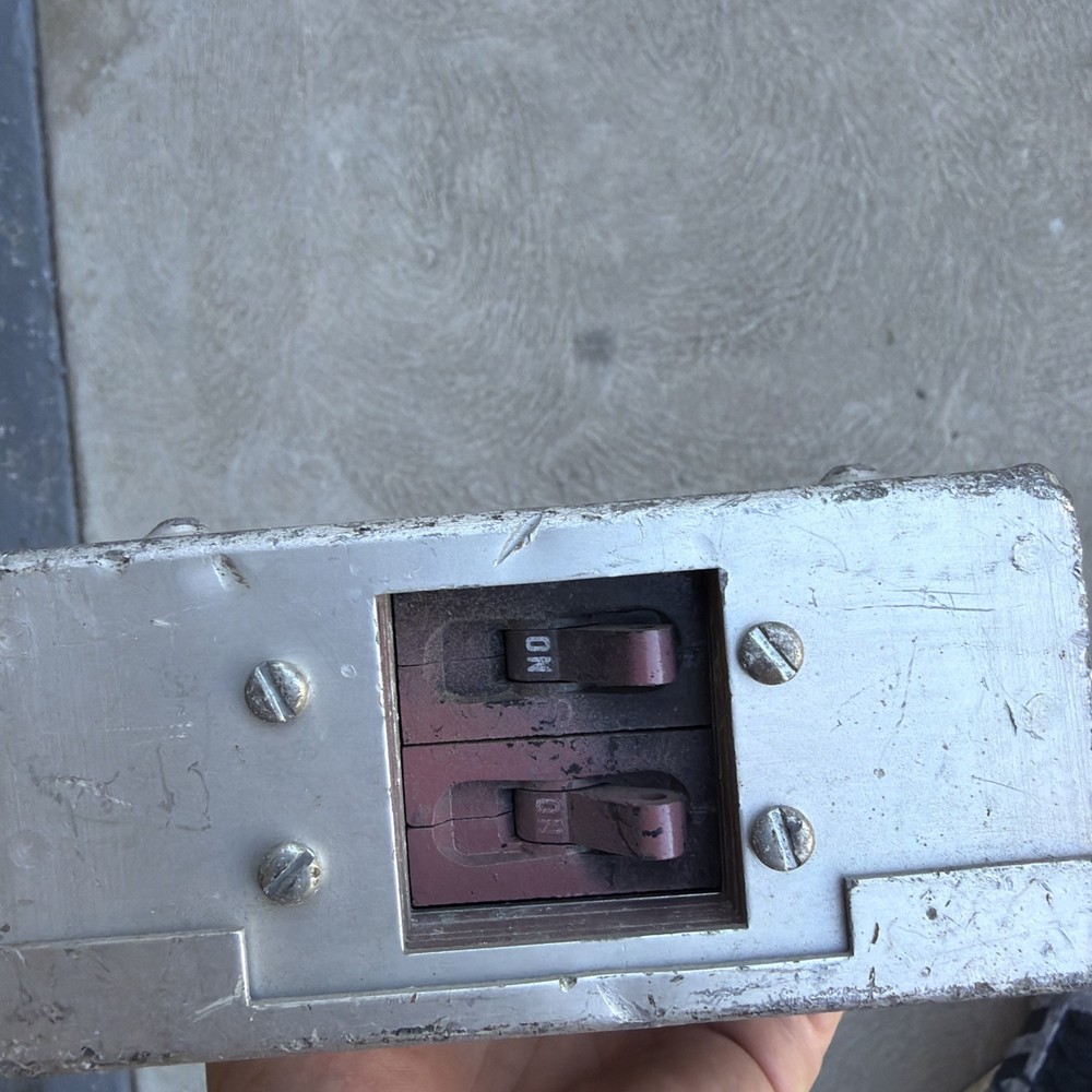 Mole-Richardson 60 Amp 6 Receptacle Box