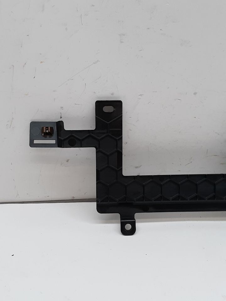 21 EXPEDITON PIFA BRACKET ABOVE CLUSTER