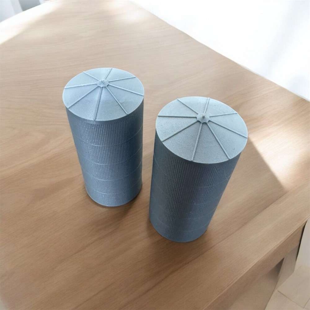 O Scale 1:48 20’ Grain Silos (2)