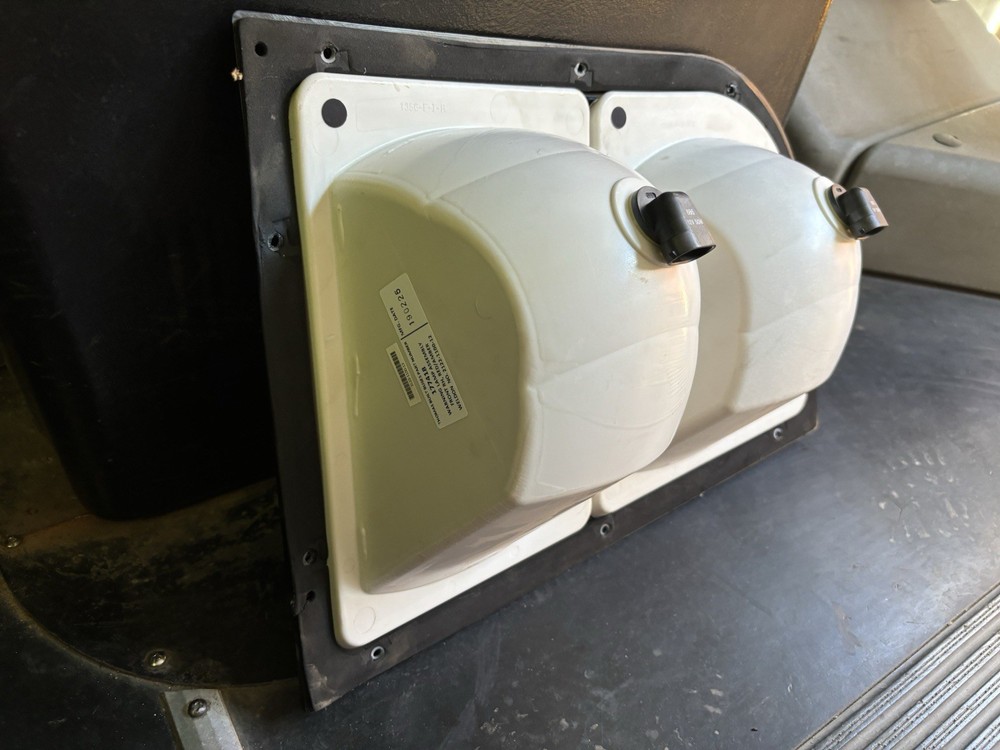 Used Thomas C2 Front Passenger Warning Light Assembly TBB117418