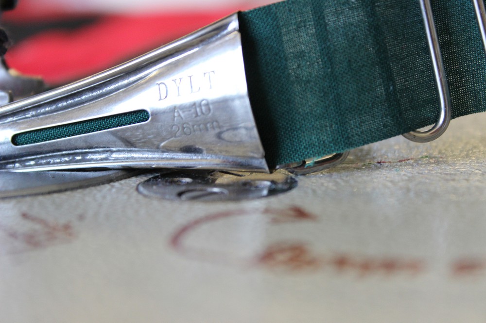 Professional 26 mm Binding Attachment - Folder, Foot & Feed dogs - Mask Making