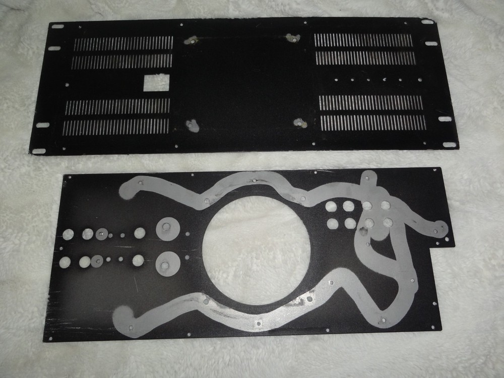 Peavey PV 2000 Amplifier Front and Back Panels