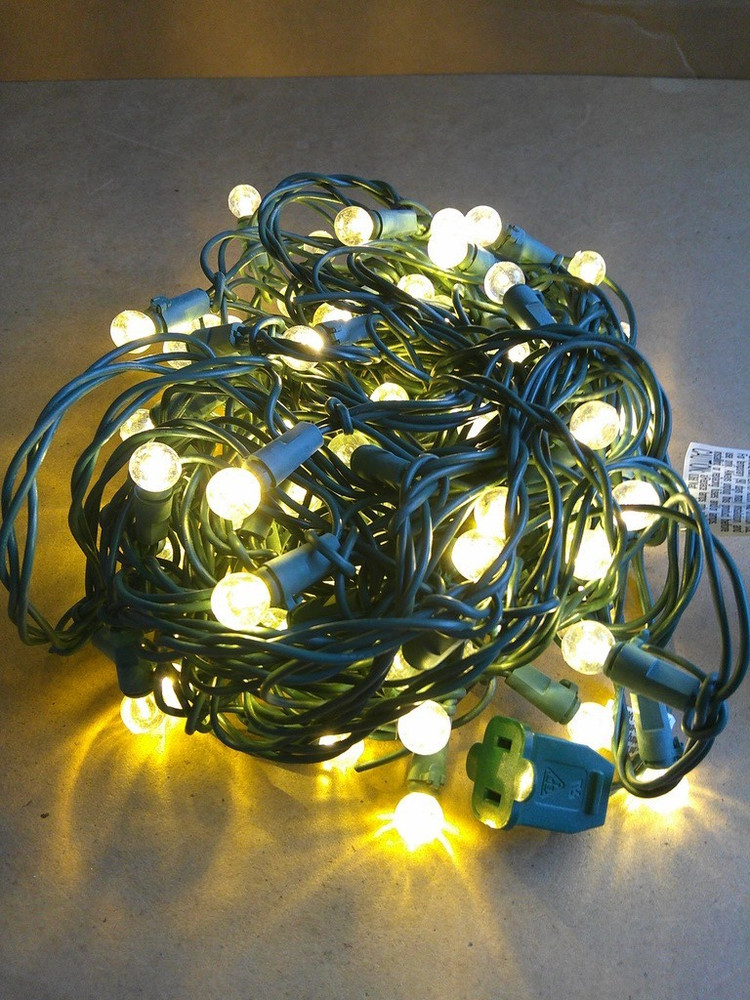 PHILIPS 90 Sphere LED Net Lights Green Wire Warm White