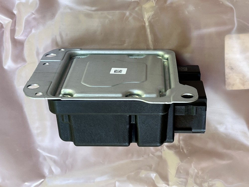 Tesla Model 3 Safety Restraint Control Module Computer 1095757-00-C