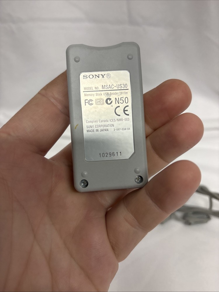 Sony MSAC-US30 Magic Gate PRO Memory Stick USB Card Reader 8GB