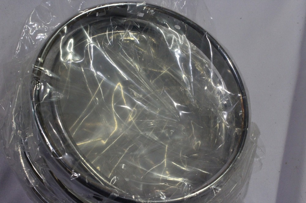 Glass holding frame