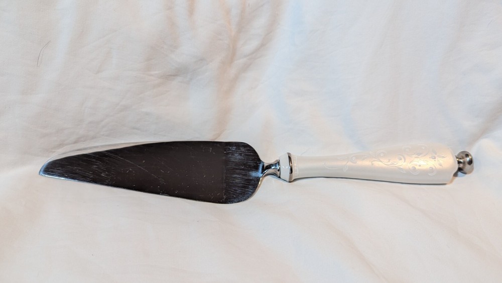 LENOX CAKE  PIE SERVER W/ PORCELAIN HANDLE  WEDDING
