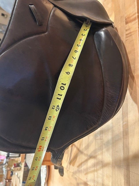 Devoucoux Dressage Saddle 17 used