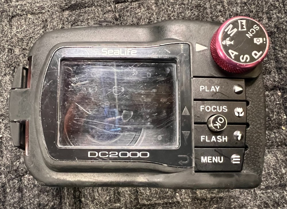 SeaLife DC2000 Digital Underwater Camera and Housing