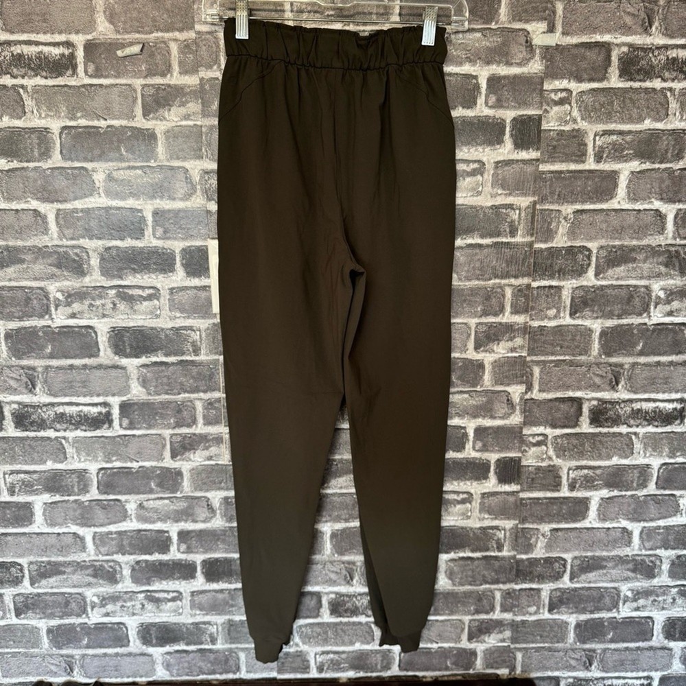 Lululemon Keep Moving Jogger pants olive green drawstring pockets SIZE 2
