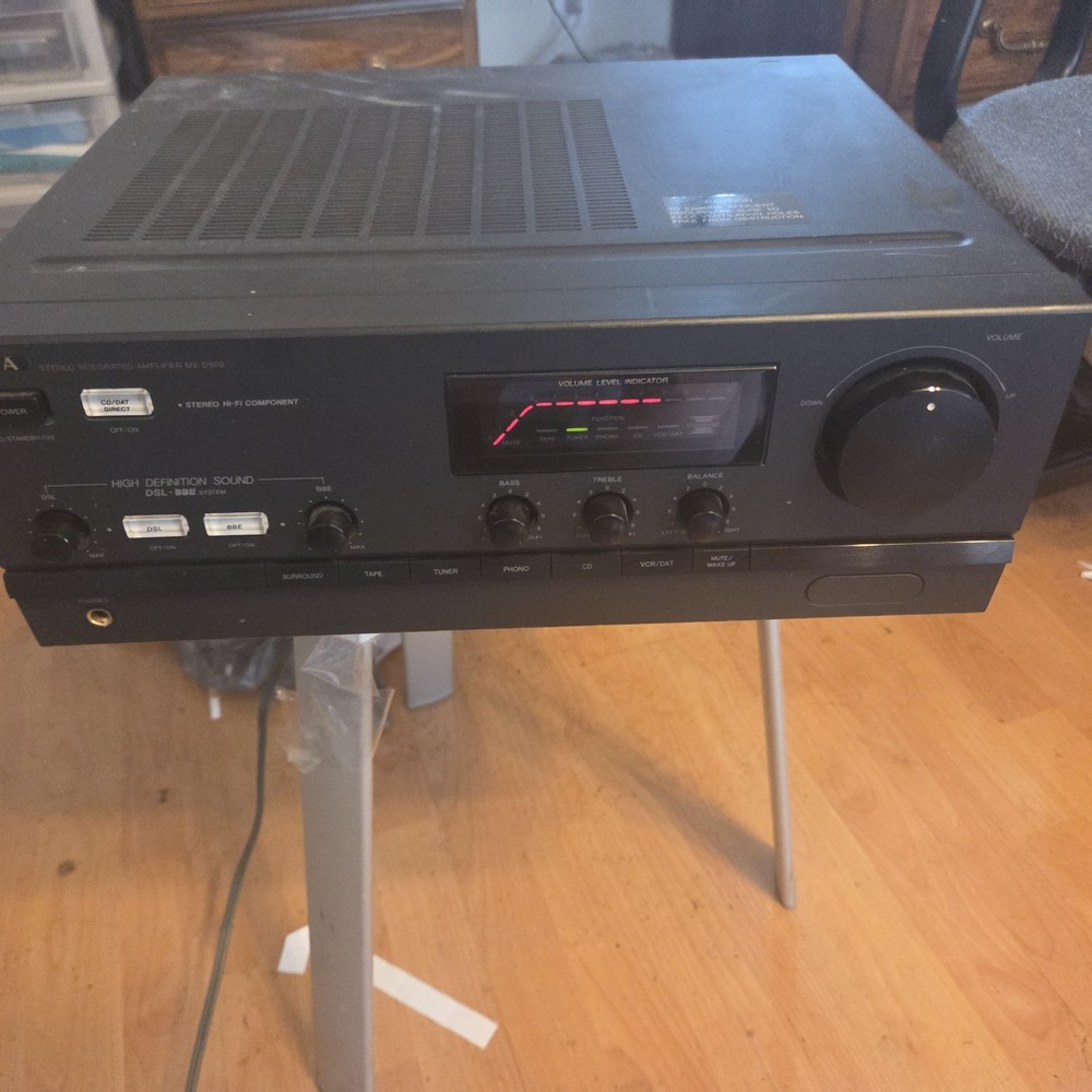 Aiwa MX D909U Amplifier- Powers On