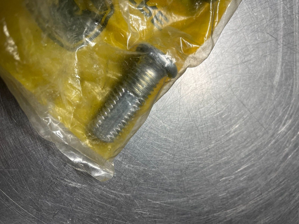 N282053 John Deere Bolt