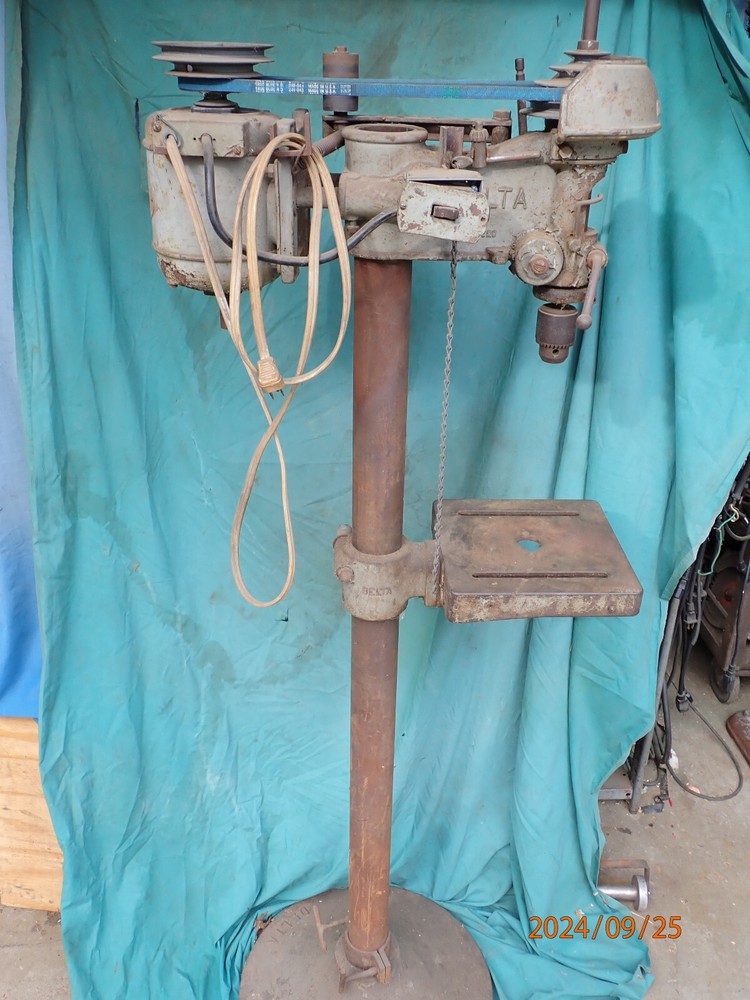 VINTAGE EARLY DELTA 14" DRILL PRESS WITH DP220 HEAD CASTING ROUND BASE