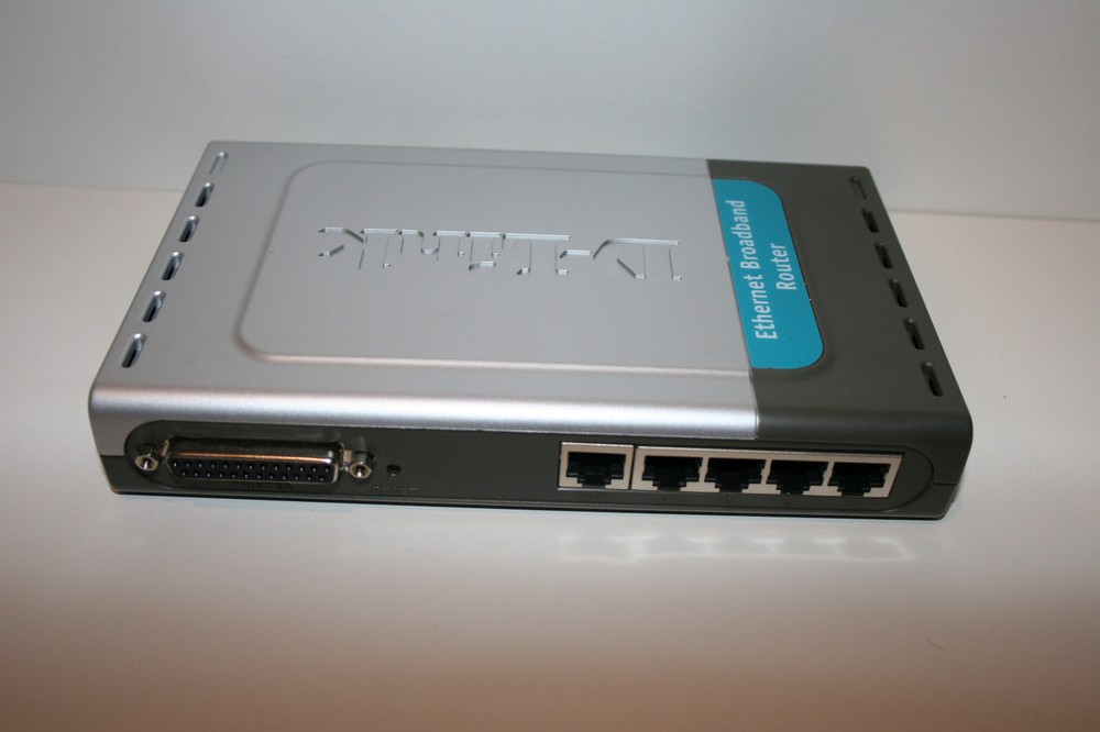 D-LINK Ethernet Broadband Wired Internet Router DI-704P