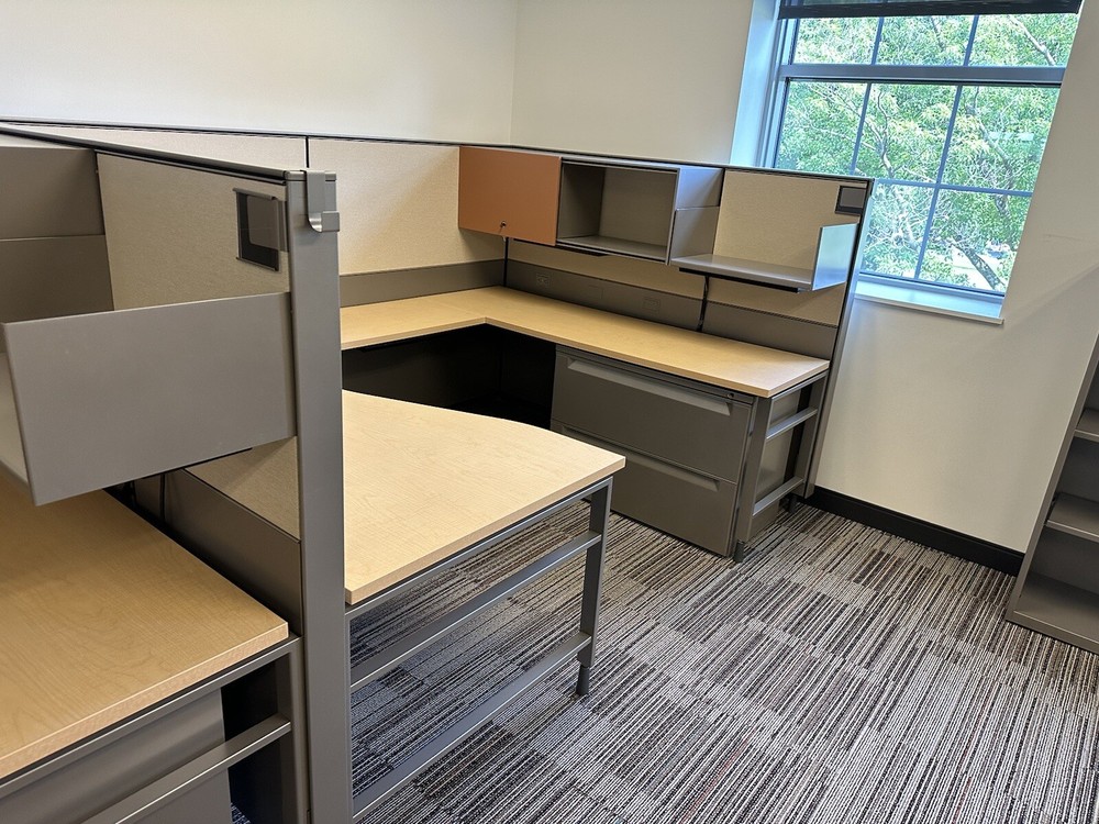NICE HERMAN MILLER 6'X6' OFFICE CUBICLES WORKSTATIONS
