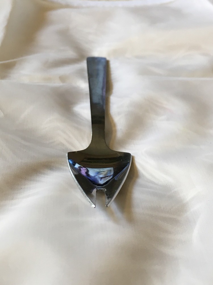 1 Medium Solid Cold Meat Fork Serving Italy Capri CAP2 Sleek MCM 9934 Stainless