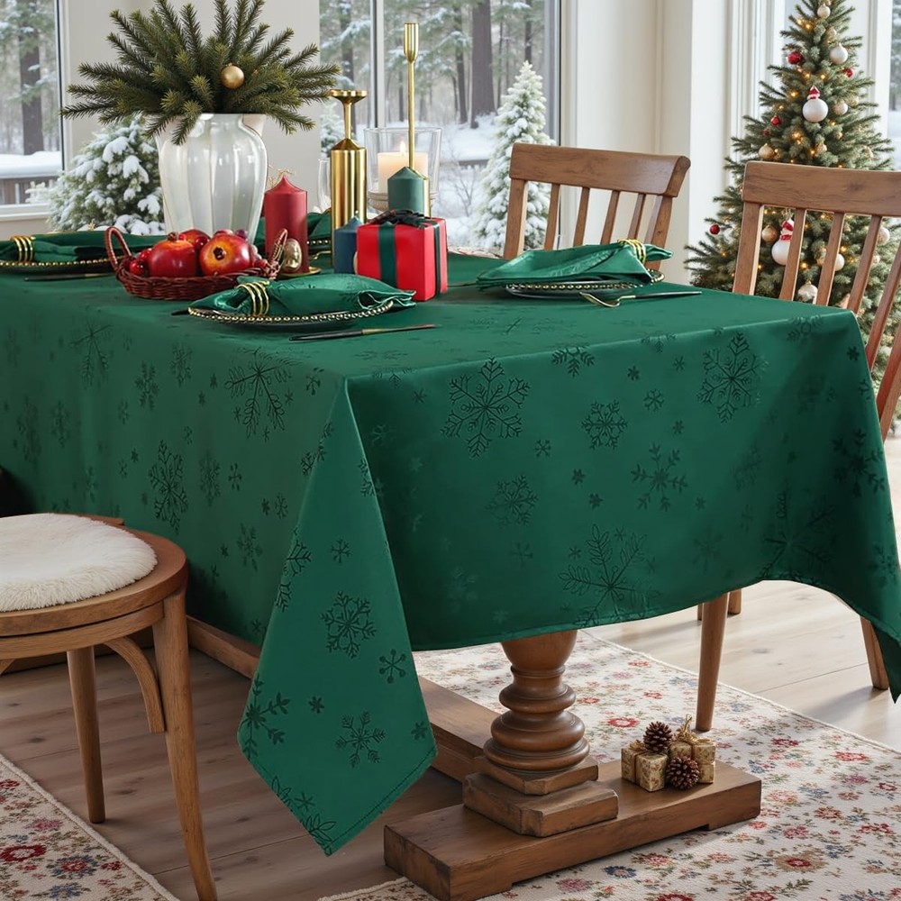 MATIRUG Green Christmas Tablecloth 84" x 60" (Rectangular), Snowflake