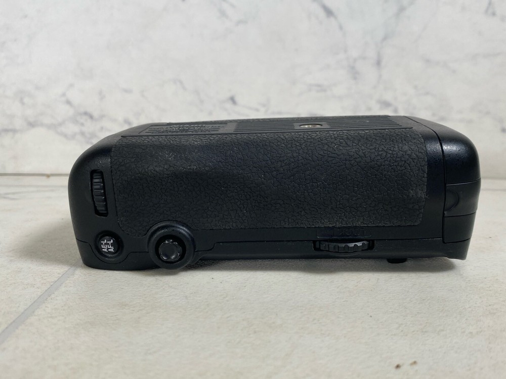 Nikon MB-D16 Multi Battery Power Pack (A1G007740)