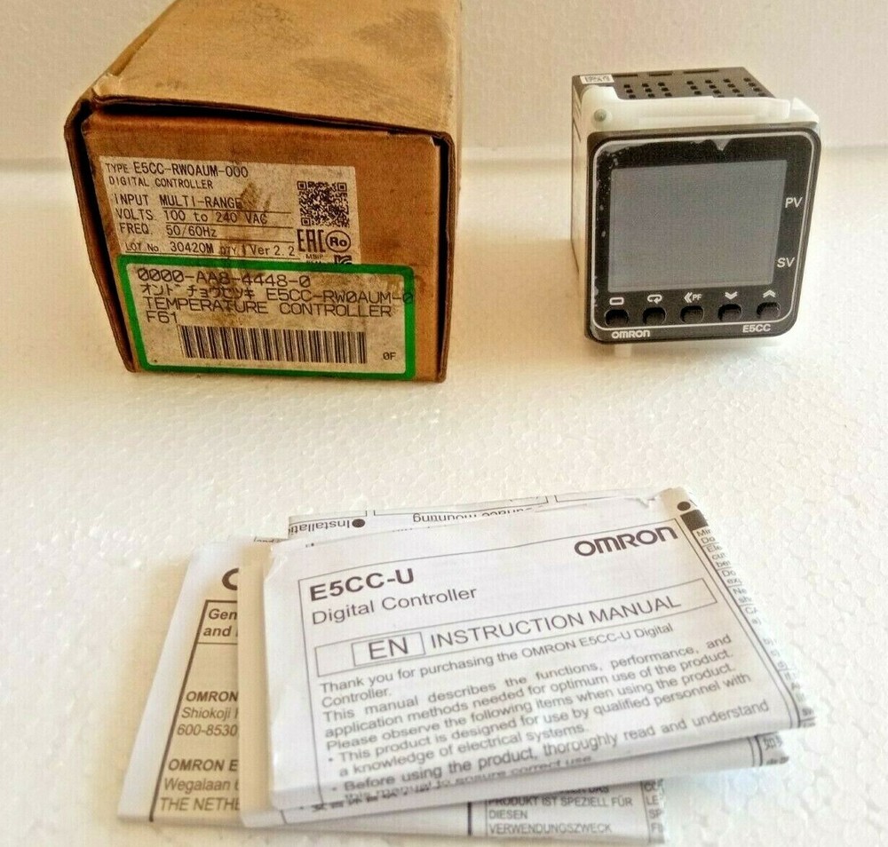 OMRON TYPE E5CC-RWOAUM-000 DIGITAL TEMPERATURE CONTROLLER NEW