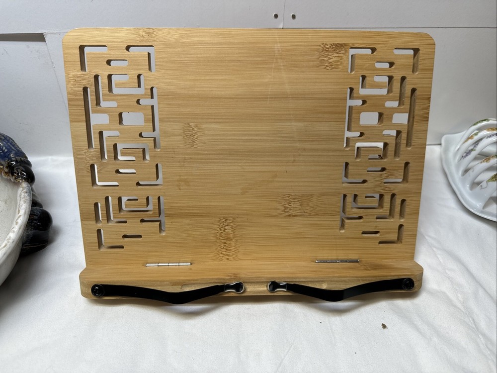 Adjustable Bamboo Bookrest - Lightweight Holder for Music Sheets & Textbooks
