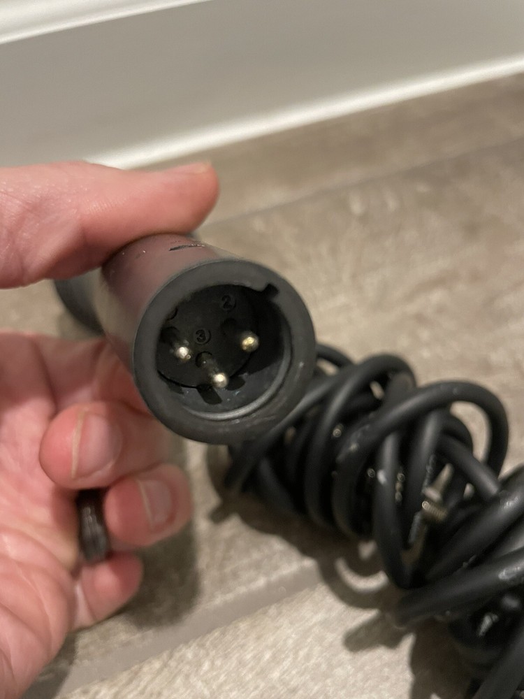 Dynex Uni-Directional Dynamic Microphone DX-M1111 with cable