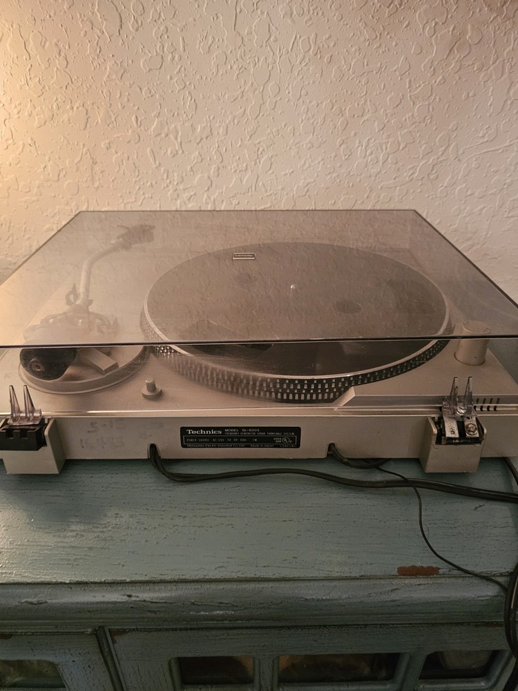 Vintage Technics SL-B205 TurnTable Record Player-Good