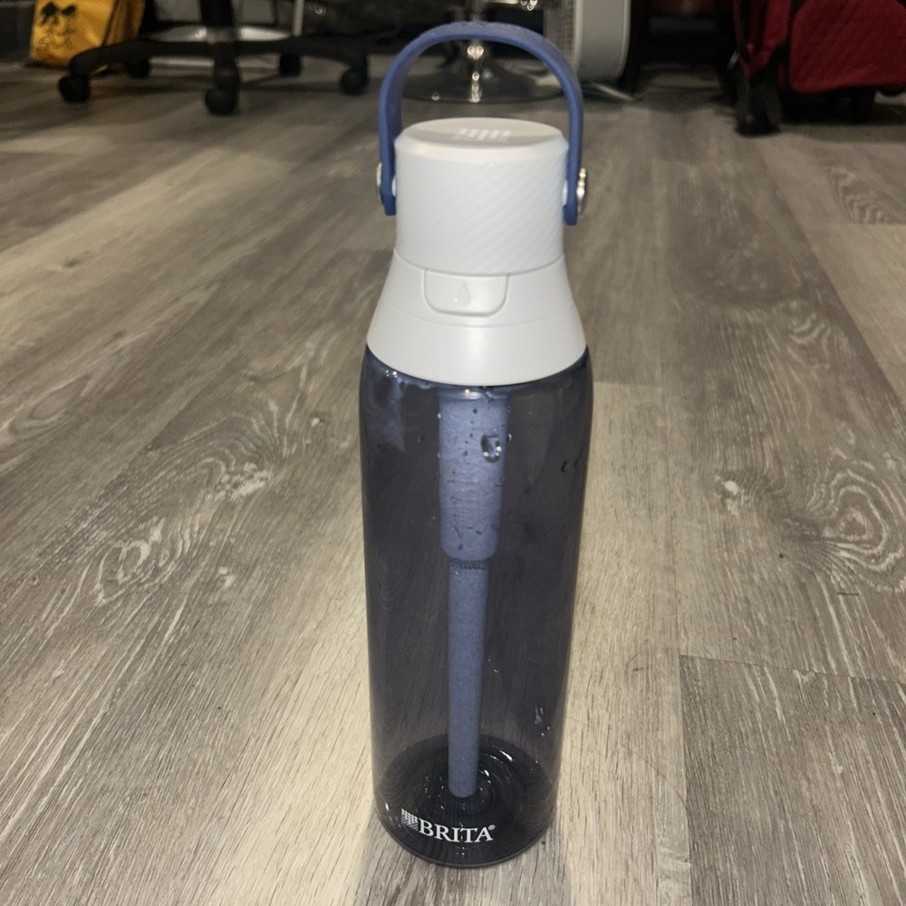 BRITA FILTERING WATER BOTTLE Blue