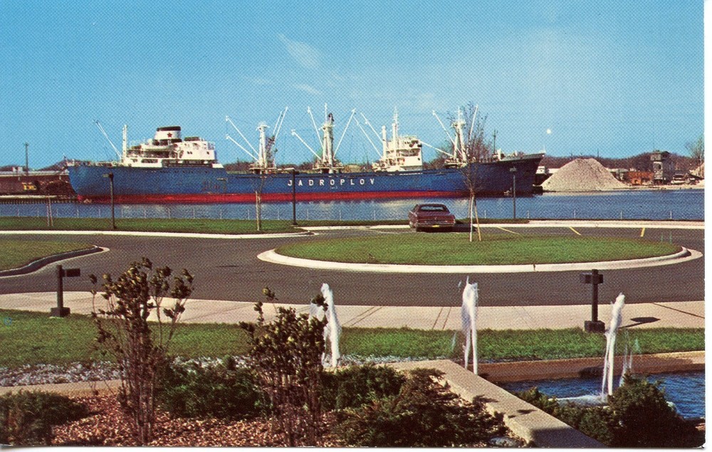 GREEN BAYS HARBOR, WI - PC934