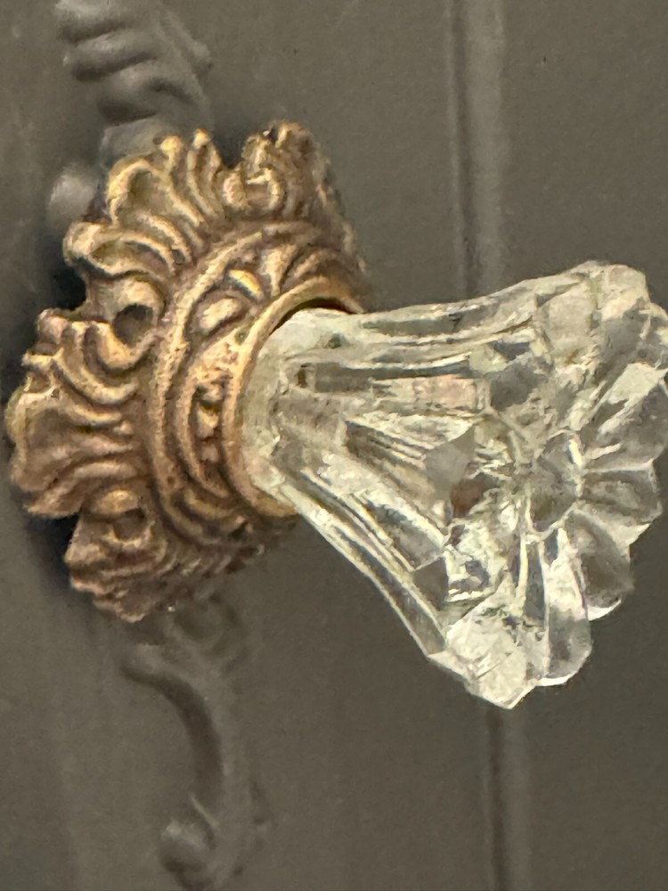 Vintage-Brass Metal Flower Crystal Clear Solid Glass bronzed Knob Handle pulls