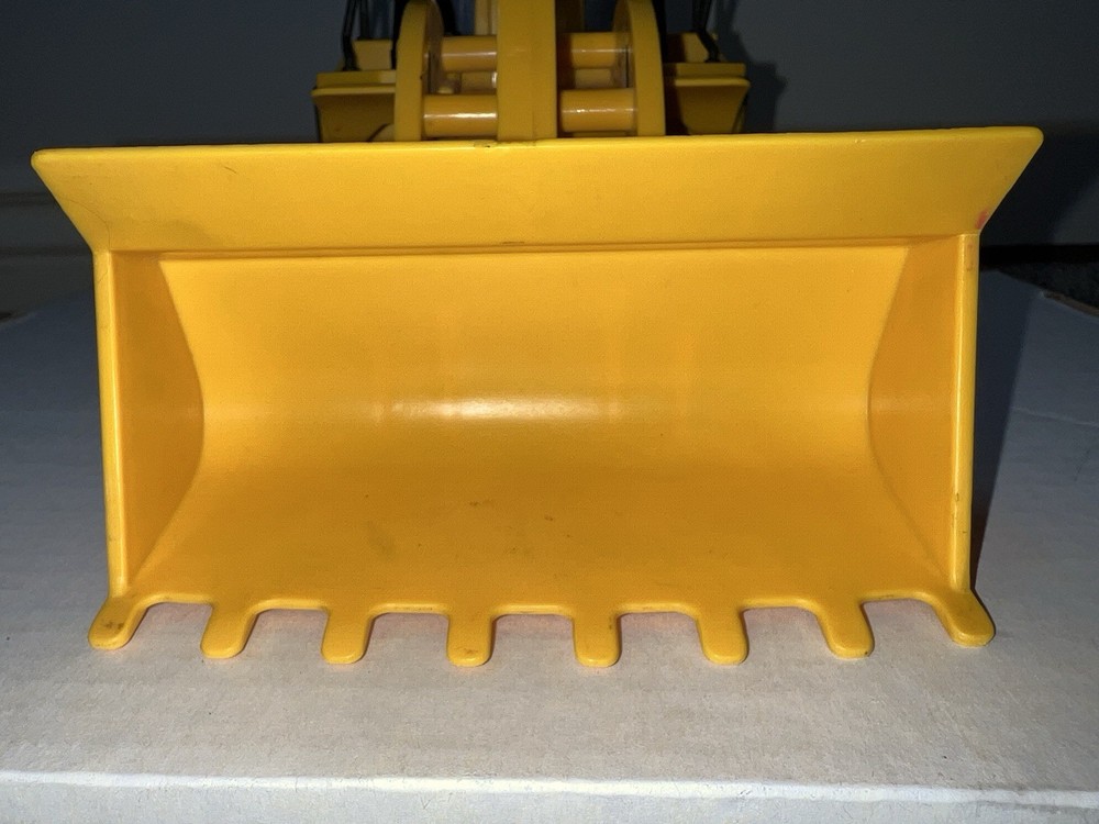 Toy State Industrial CAT Caterpillar Construction Front Loader Toy