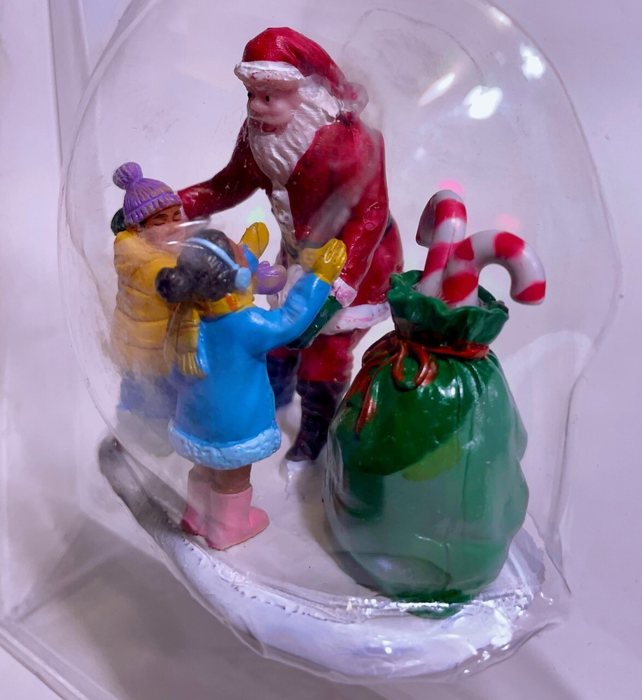 Lemax Xmas Santa Gets a Hug 32211 Released 2023