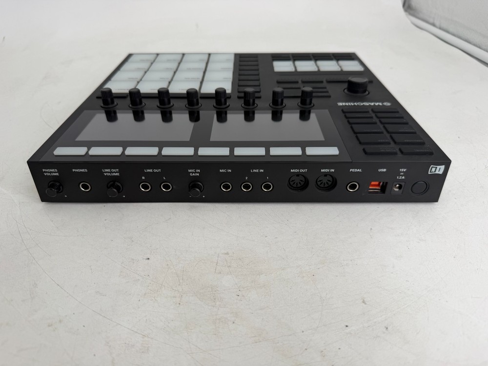 Native Instruments Maschine MK3 Sampler Arranger Mixer & MIDI Controller Black