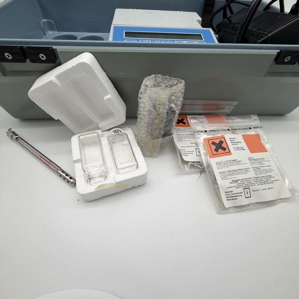 HACH DREL DR/2000 Direct Reading Spectrophotometer Water Testing Kit READ