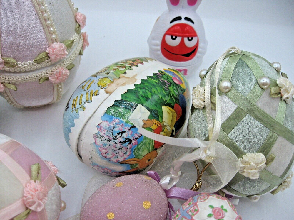 Easter Egg collection A Set of Easter Eggs and Napkins Holders set