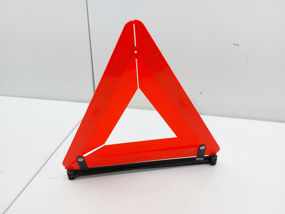 AUDI TT MK3 8S HAZARD WARNING TRIANGLE 2016