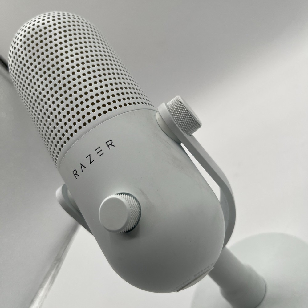 Razer Seiren White V3 (READ)
