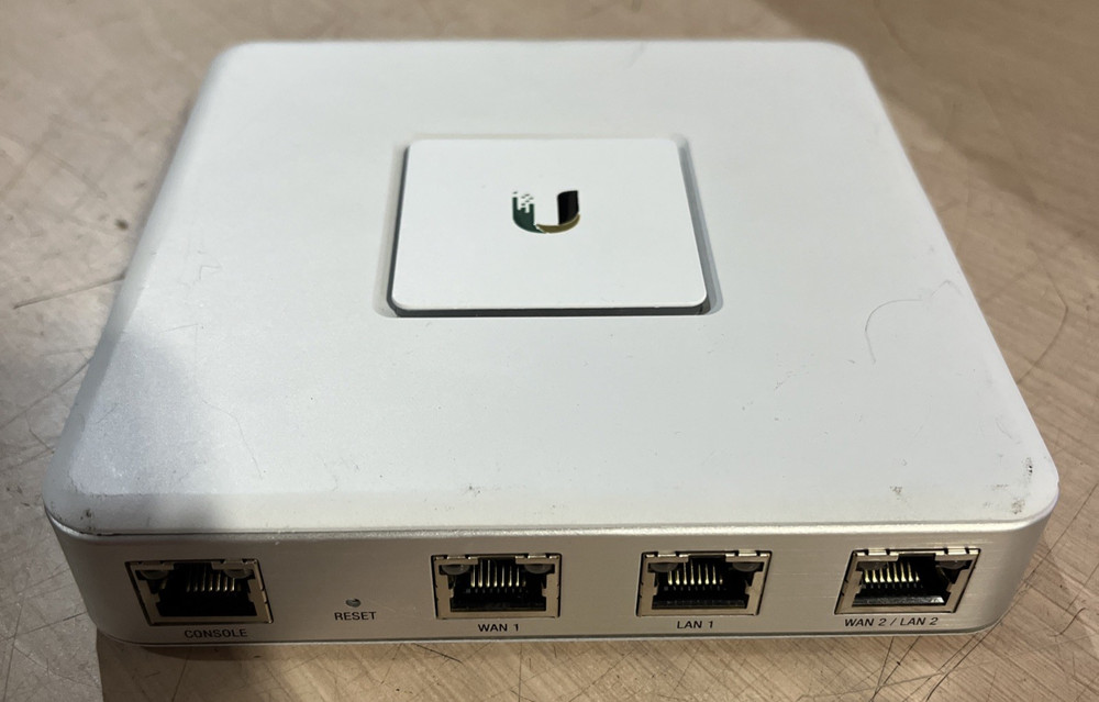 UBIQUITI UNIFI SECURITY GATEWAY GIGABIT ROUTER