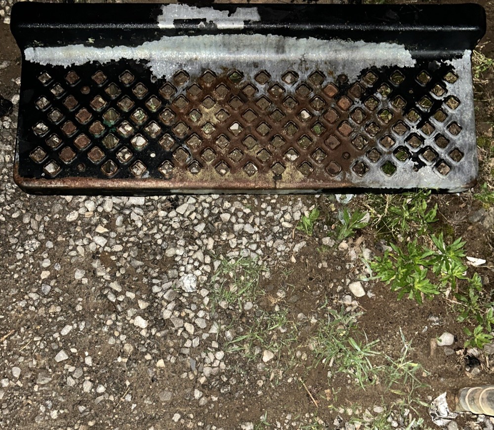 GMC 2003 2004 2005 C4500 C5500 Right  FRONT STEP Passenger SIDE Single Cab Read