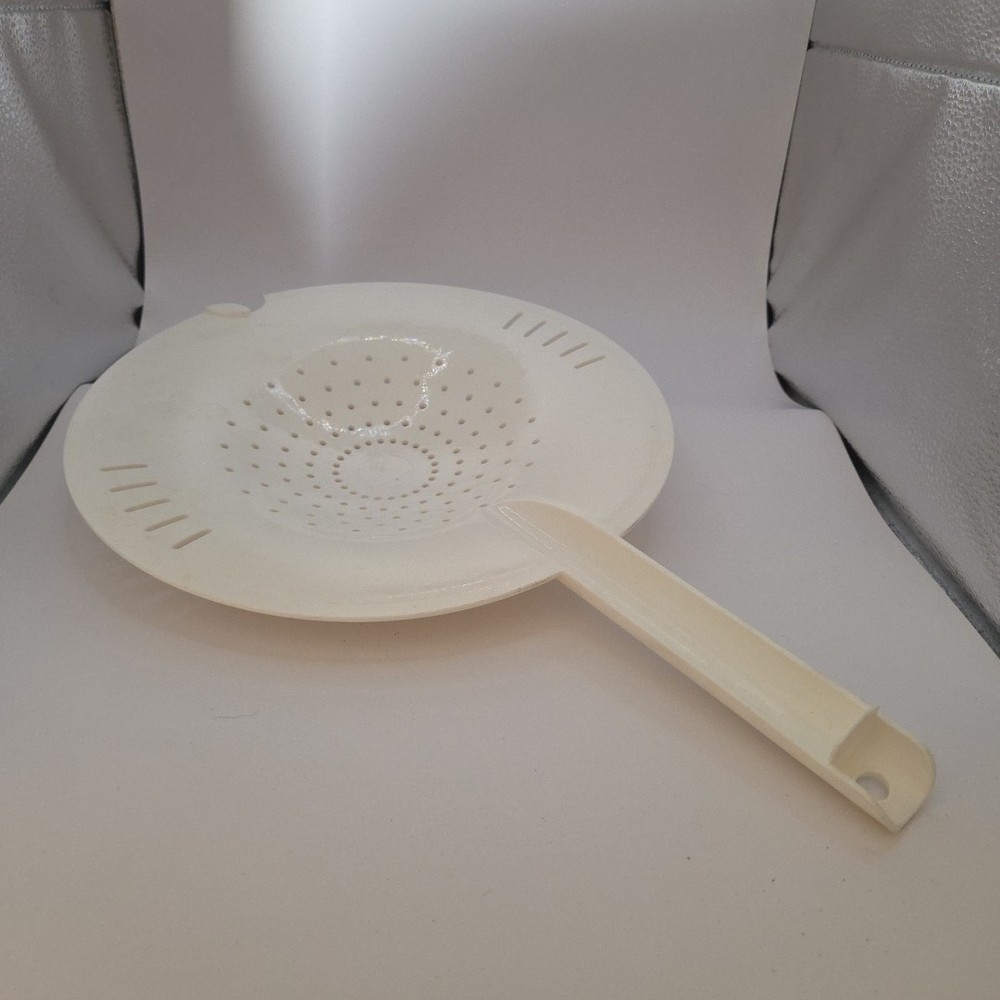 Tupperware Kitchen Tool Colander Strainer With Handle White 2632 Vintage 12"