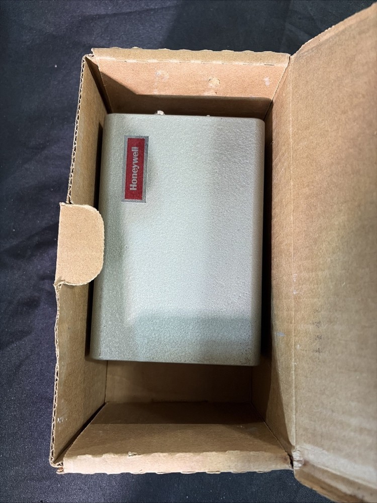 Sid Harvey C312-8R Honeywell Combination Control L8148A Refurbished