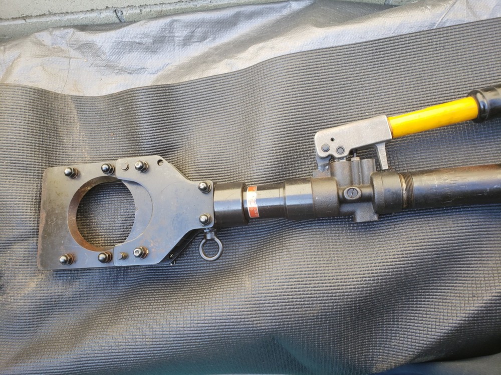 HUSKIE COMMERIAL HYDRAULIC CUTTER MODEL 85A