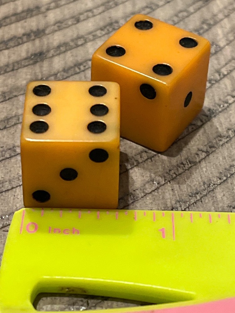 Old vaseline butterscotch bakelite dice pair 121023@