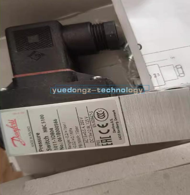 One New Danfoss 061B000566 pressure switch
