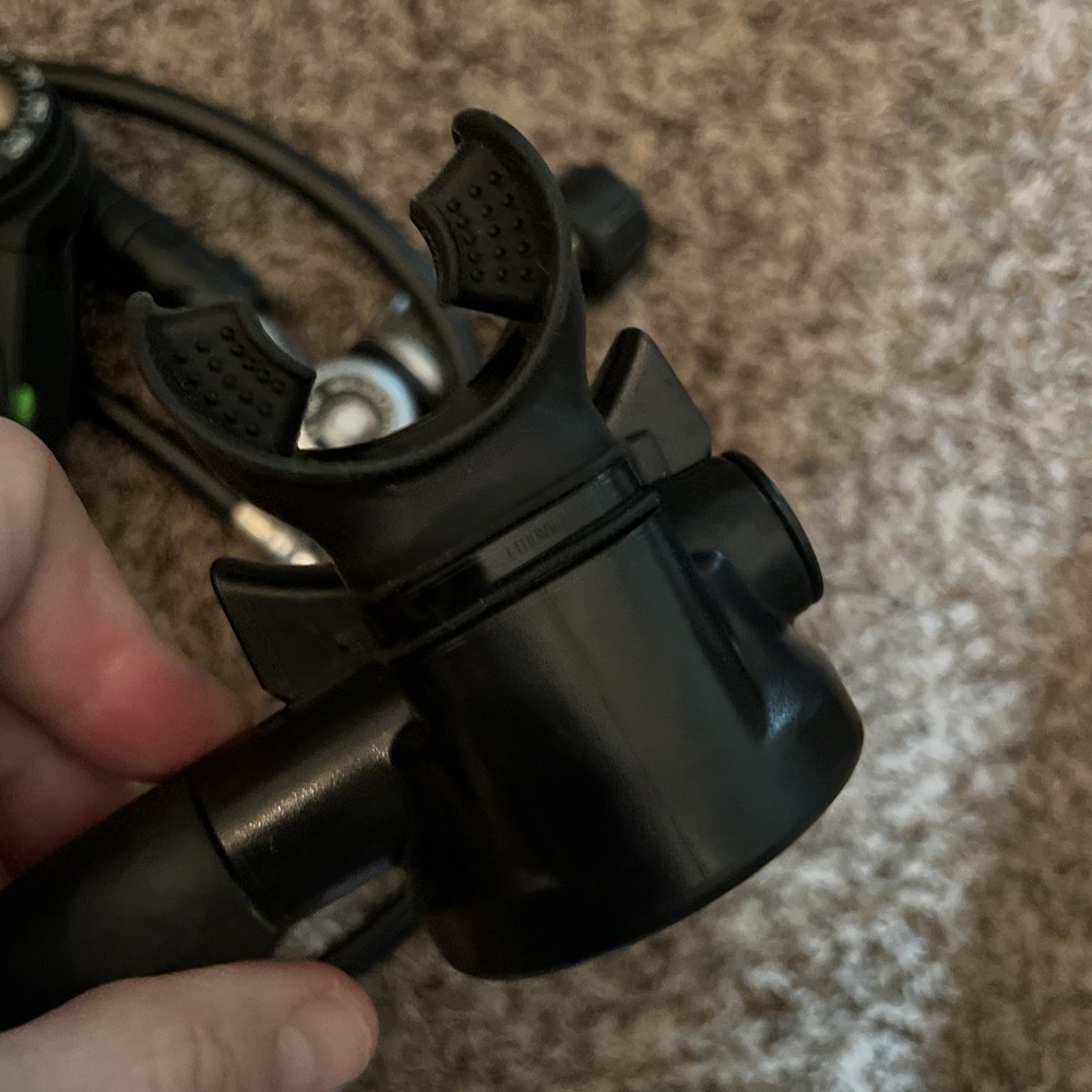 SCUBAPRO MK16 / S550 REGULATOR WITH AERIS DIVE COMPUTER & COMPASS - UNTESTED