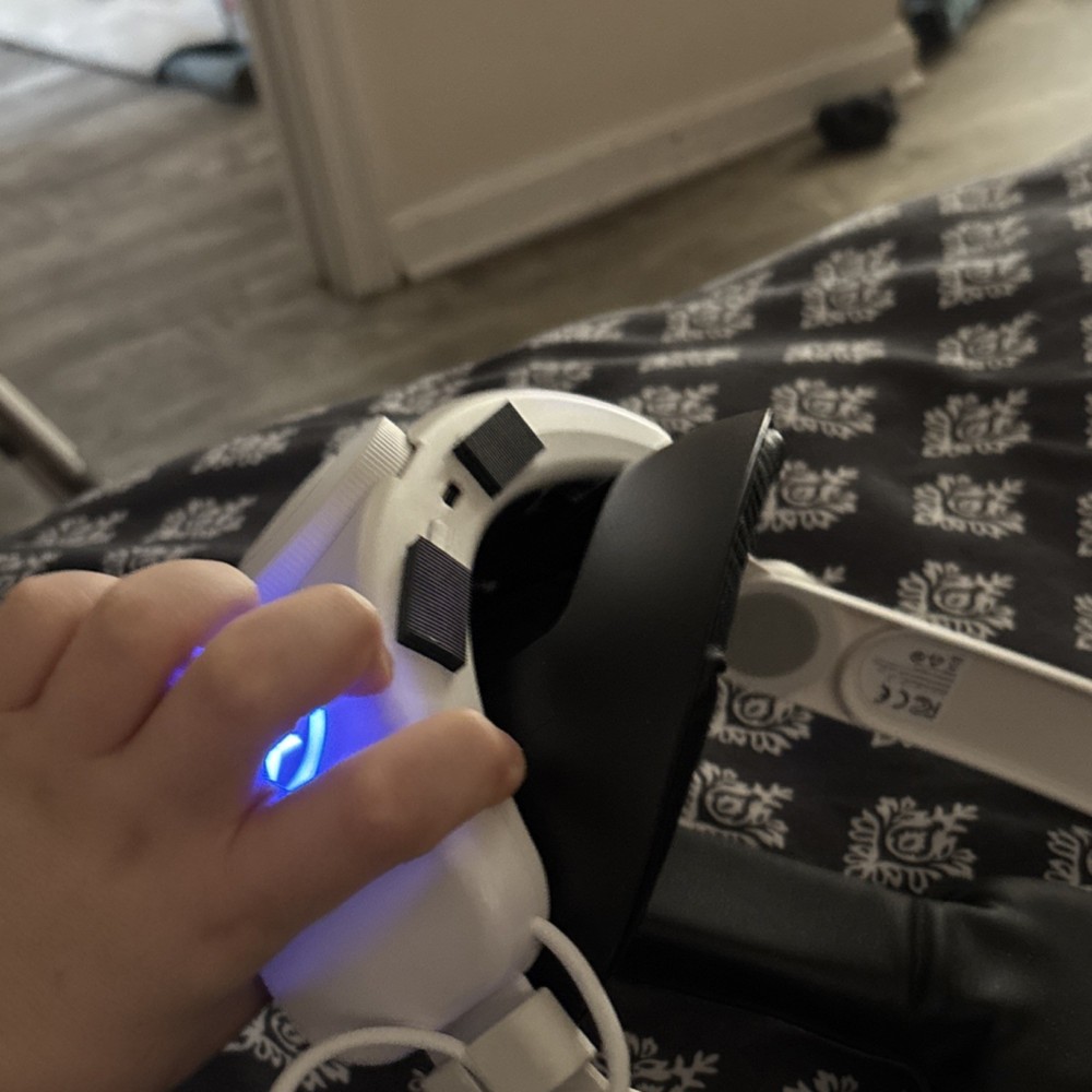 Meta Quest 2 Standalone VR Headset White Plastic Construction Model Quest 2