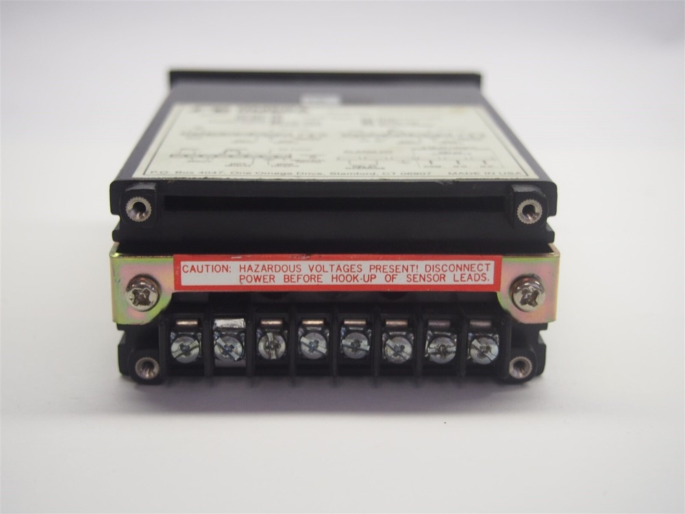 Omega DP460 Temperature Meter