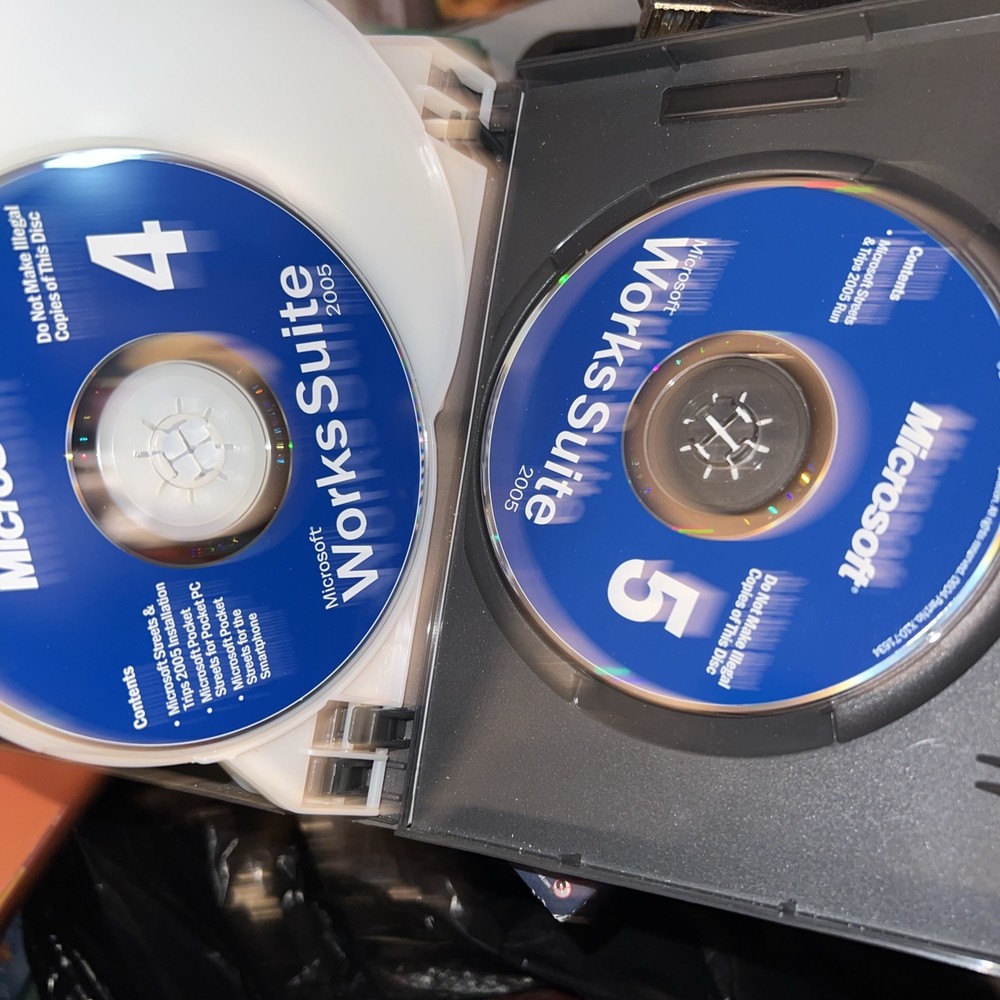 Microsoft Works Suite 2005 EUC!!