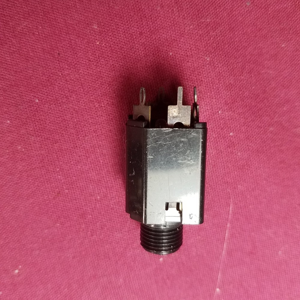 PEAVEY 1/4" INPUT JACK PC PANEL MOUNT 5 PIN (3pcs) + 4 PIN (1pc)